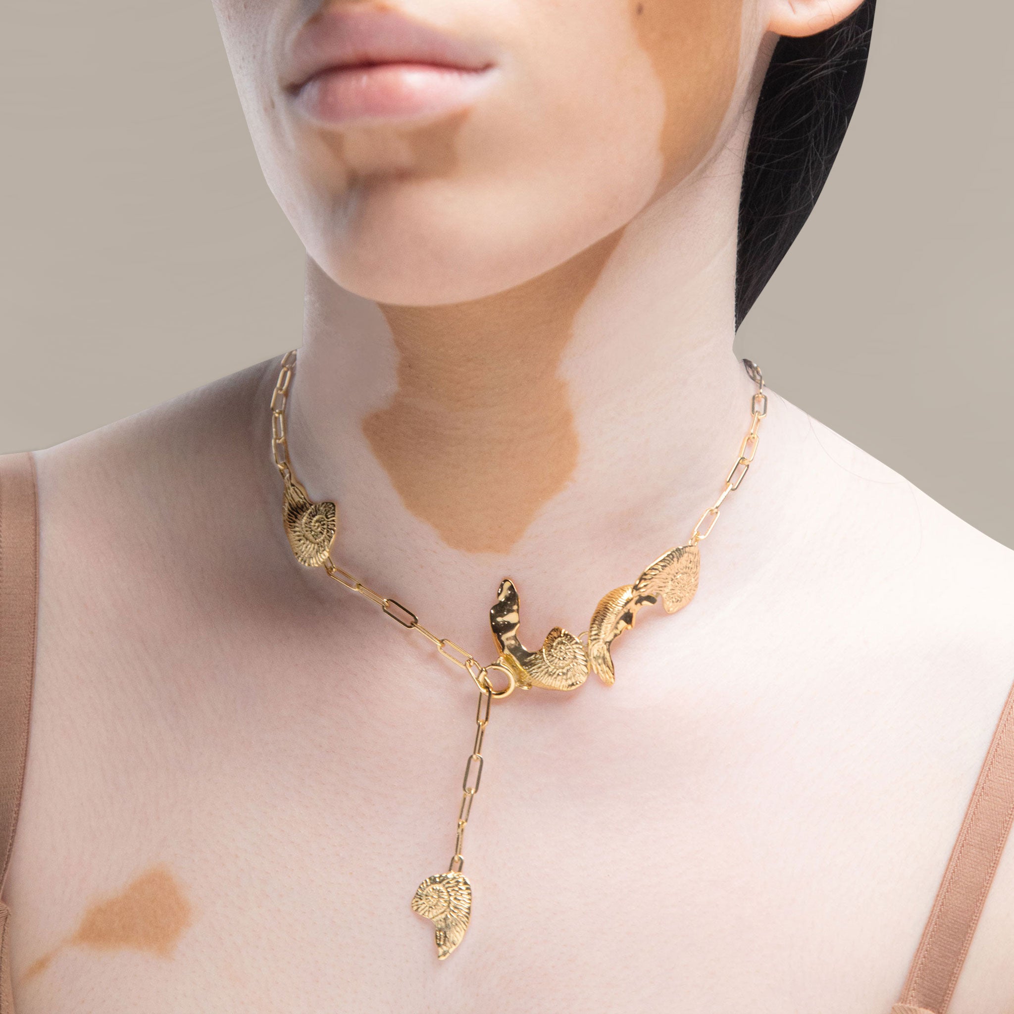 Shell Medium Necklace in Gold